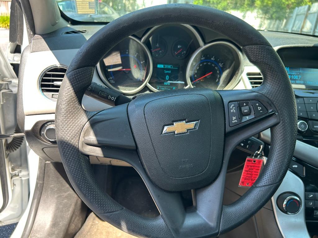 2015 Chevrolet Cruze LS - Photo 13