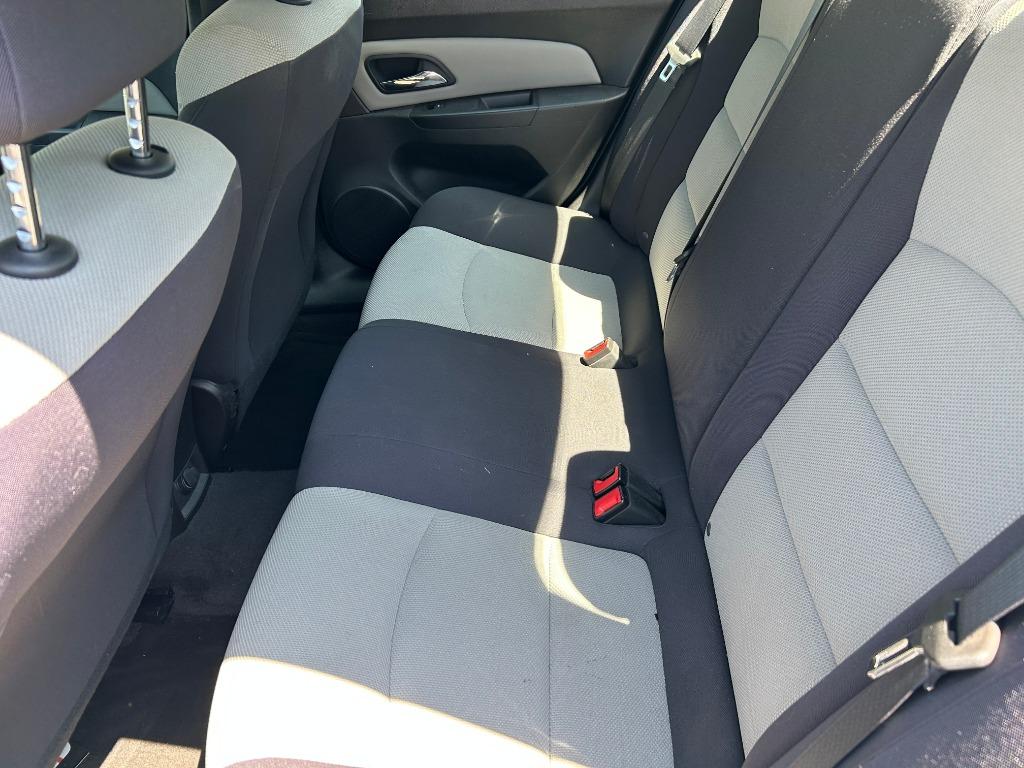 2015 Chevrolet Cruze LS - Photo 9