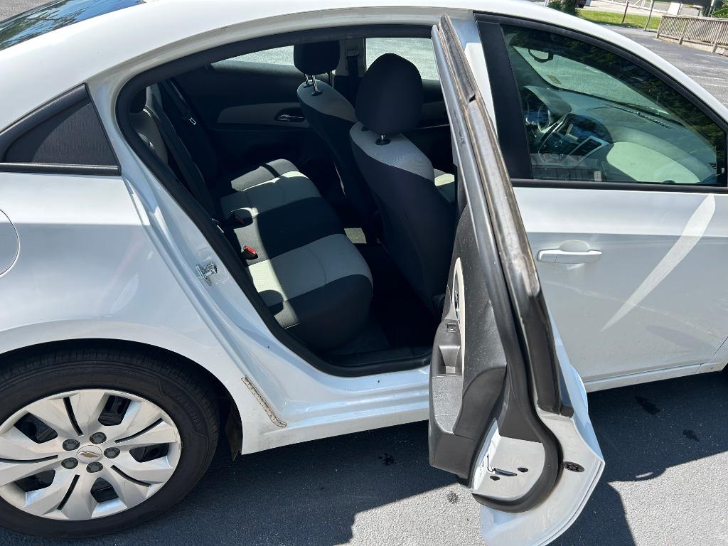2015 Chevrolet Cruze LS - Photo 8