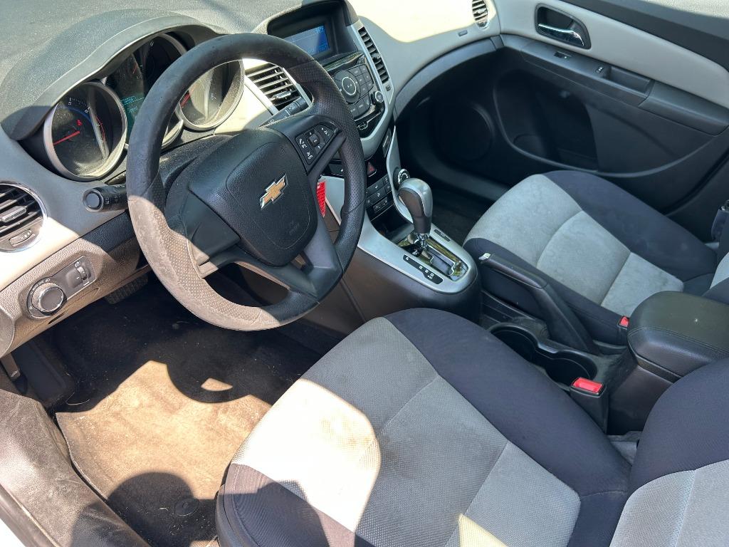 2015 Chevrolet Cruze LS - Photo 12