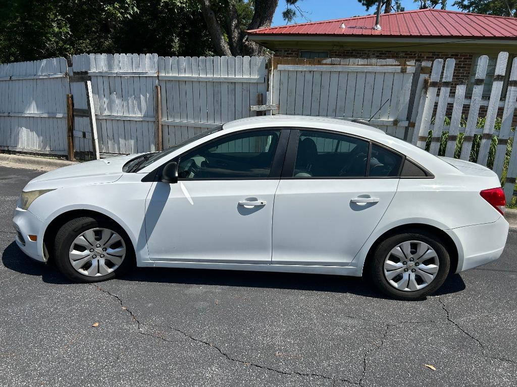 2015 Chevrolet Cruze LS's photo
