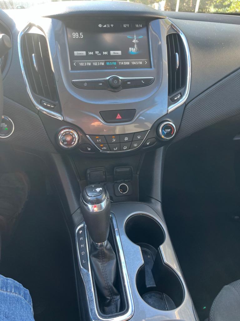 2018 Chevrolet Cruze LT photo 16