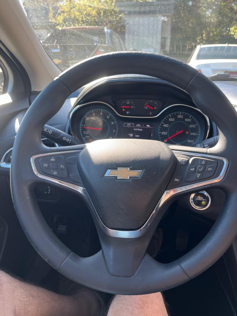 2018 Chevrolet Cruze LT photo 2