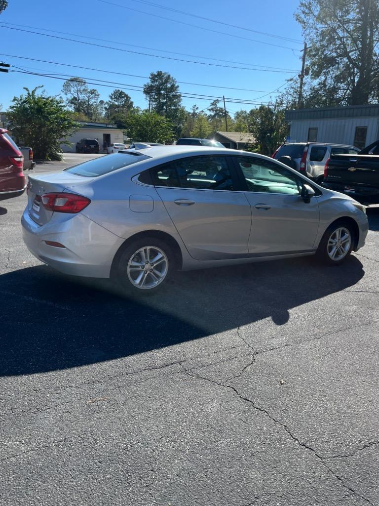 2018 Chevrolet Cruze LT photo 4