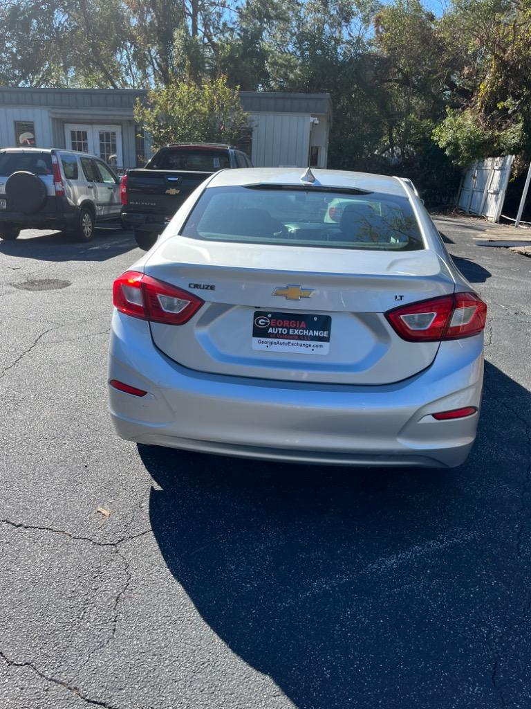 2018 Chevrolet Cruze LT photo 5