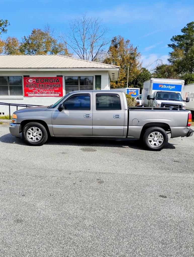 GMC Sierra photo 2